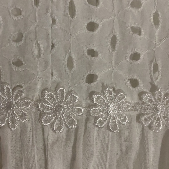 Pretty Eyelet & Daisy Top NWOT - Picture 6 of 7